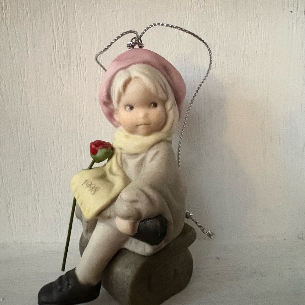 1998 NBM Bahner Studios By Alaska Momma, Pretty As A Picture Christmas Ornament